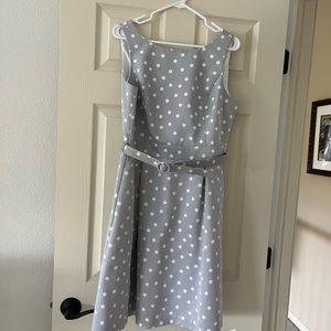 Channel Julia Roberts in this gorgeous Fit and flare polka dot dress! Worn once!
